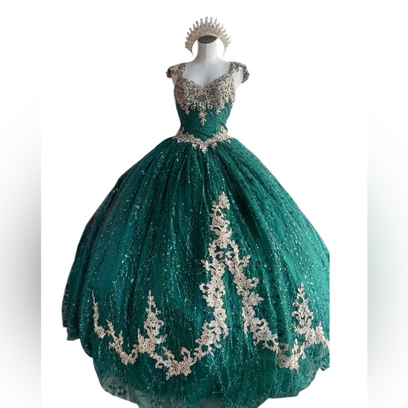 QuinceañeraGreen and gold dress 15 years Vestido de quinceañera